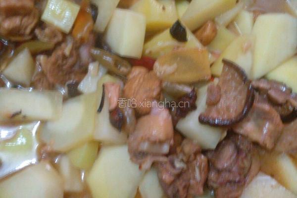 香菇土豆炖鸡块的做法图解8