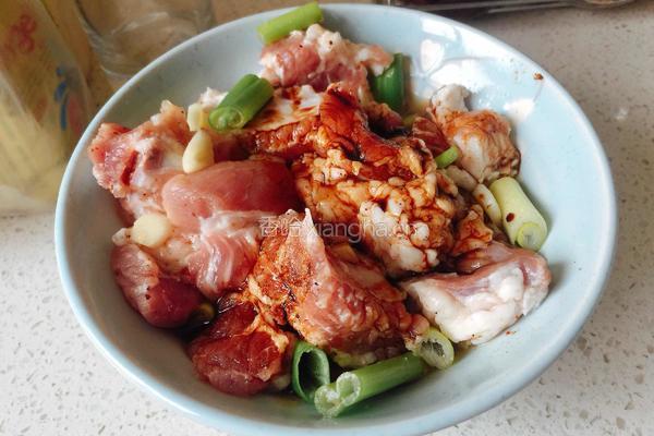 炸排骨（香辣）的做法图解2