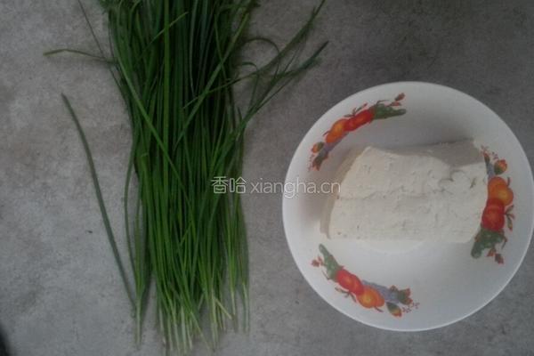 韭菜炒豆腐的做法图解1