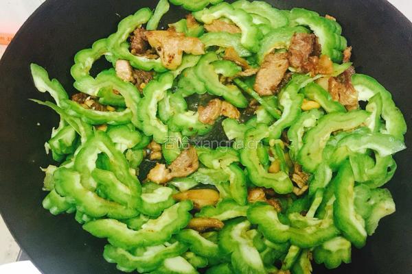 凉瓜炒肉的做法图解4