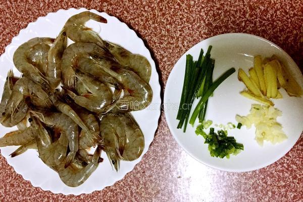 白灼虾的做法图解1