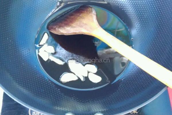 红椒炒蘑菇的做法图解4