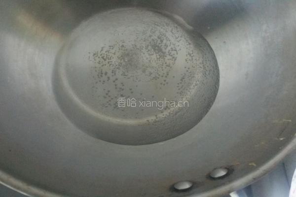 牛奶荷包蛋的做法图解1