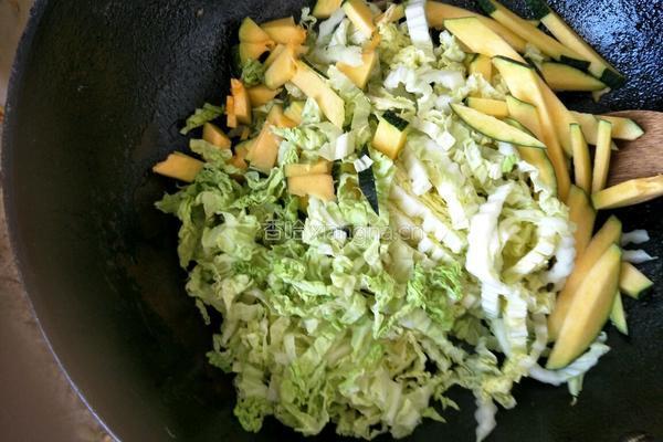 蟹味南瓜白菜小炒的做法图解5
