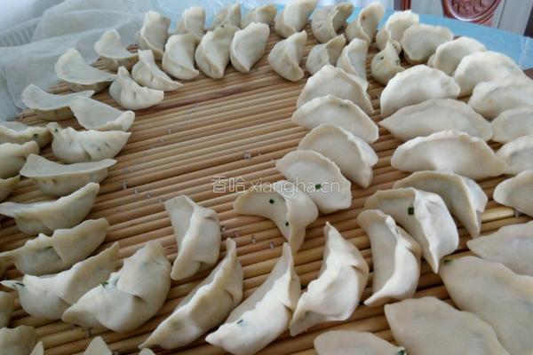 韭菜鸡蛋粉条饺子的做法图解3