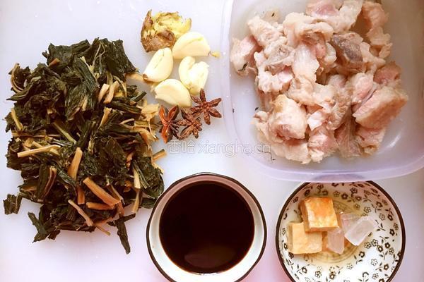 菜干焖猪肉的做法图解1