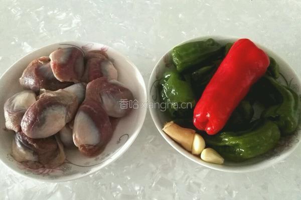 辣椒炒鸭肾的做法图解1