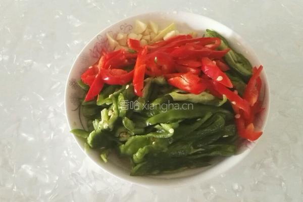 辣椒炒鸭肾的做法图解2