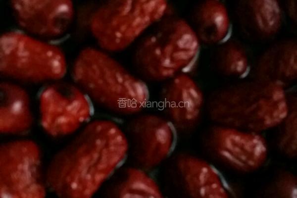 小米红枣粥的做法图解2