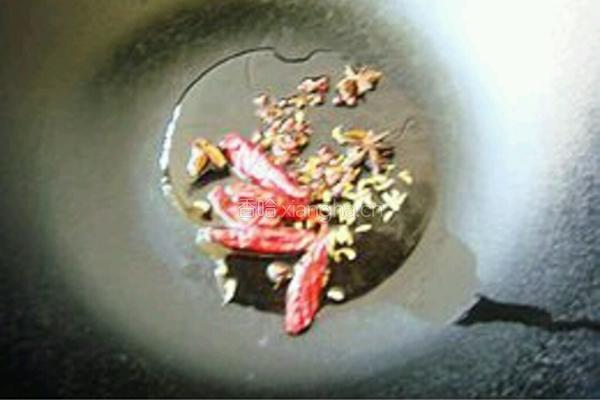 鲤鱼炖腰果的做法图解2