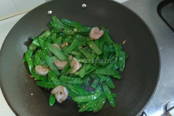 荷兰豆炒虾仁的做法图解4