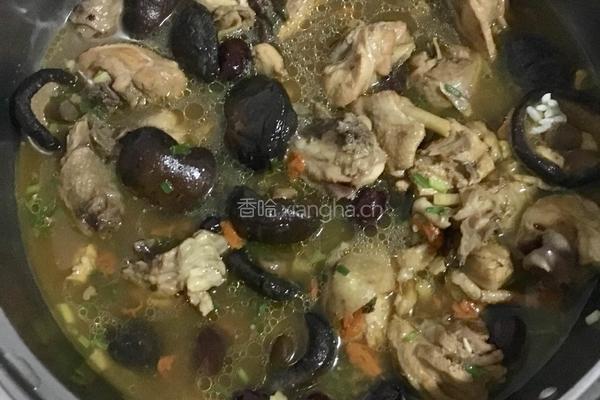 红枣香菇炖鸡汤的做法图解5