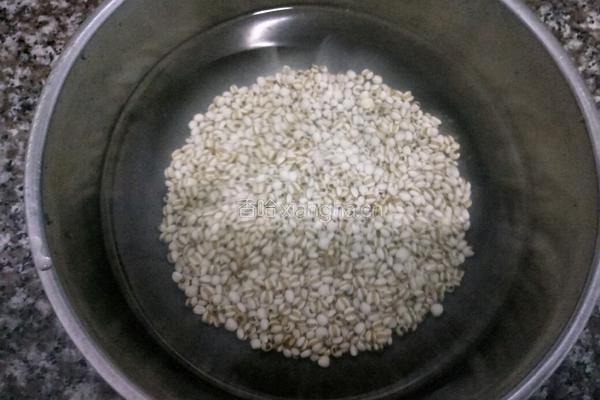 薏米红豆粥的做法图解1