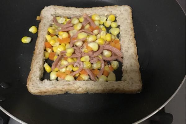 玉米面包披萨的做法图解2