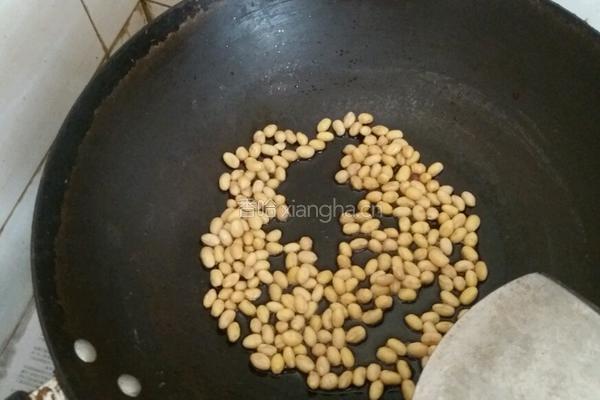 炒黄豆的做法图解4