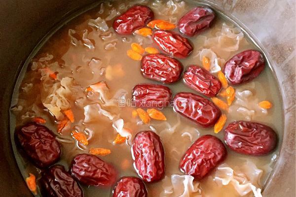 红豆薏米银耳粥的做法图解5