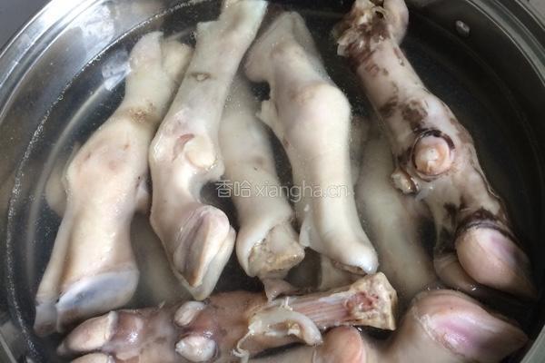 香辣酱羊蹄的做法图解1