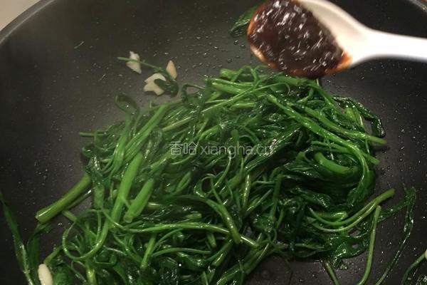 黄豆酱炒通菜的做法图解4