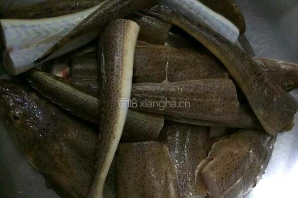 鱼炖豆腐的做法图解2