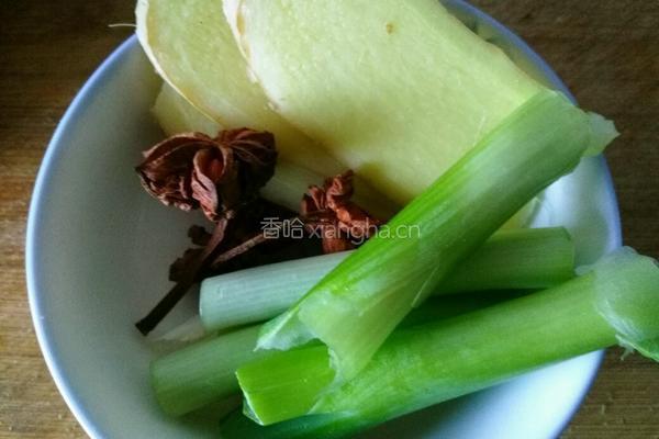 大骨头炖酸菜的做法图解4