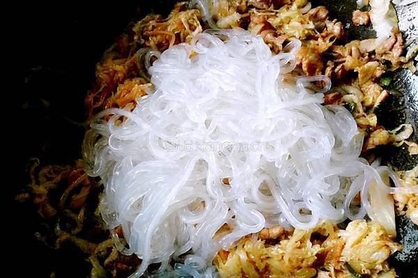 酸菜炒粉的做法图解14
