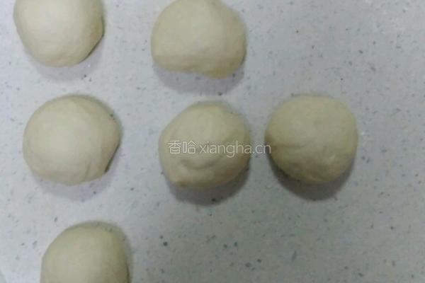 小朋友的福利肠仔包的做法图解1