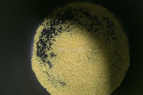 小米银耳粥的做法图解3