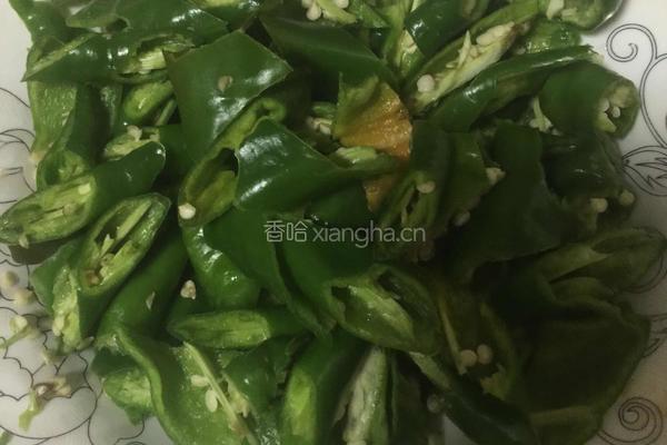 辣椒炒鸡蛋的做法图解2