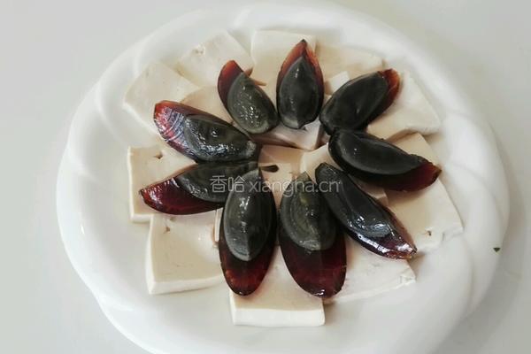 皮蛋拌豆腐的做法图解7