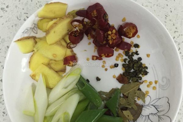 麻辣香锅（干锅排骨）的做法图解1