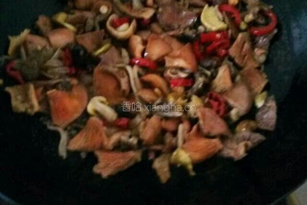 炒蘑菇的做法图解2