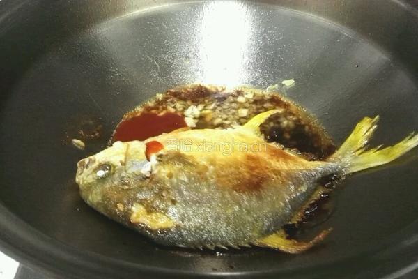 红烧茄汁鲳鱼的做法图解4