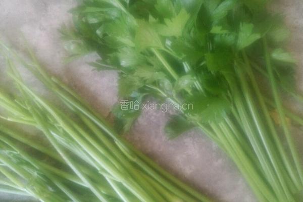 芹菜猪肉饺子的做法图解1