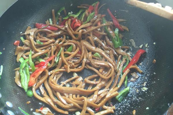 青椒炒油豆腐丝的做法图解6