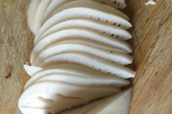 辣椒炒藕片的做法图解2