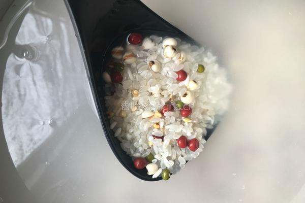 红枣瘦身粥的做法图解2