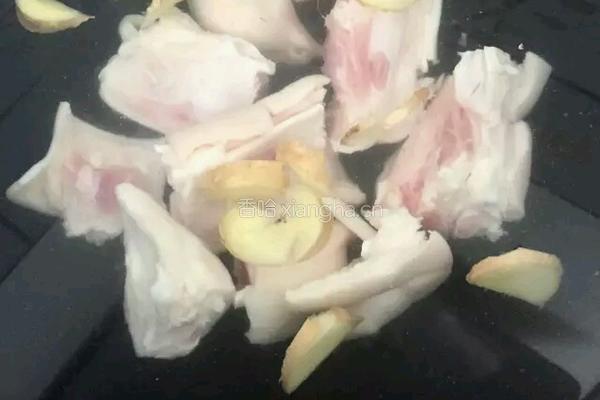 干燥的秋天来点滋补的汤食让你的肌肤Q弹起来的做法图解5