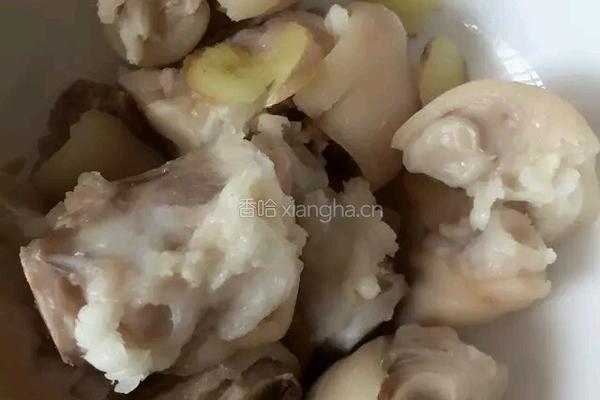 干燥的秋天来点滋补的汤食让你的肌肤Q弹起来的做法图解6