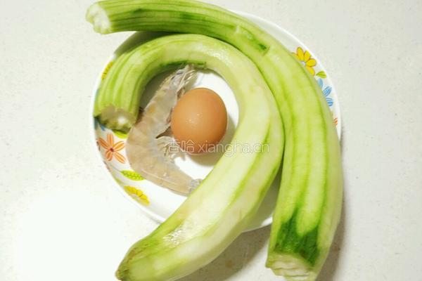 丝瓜大虾汤的做法图解1