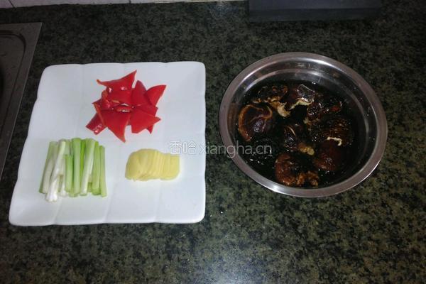 冬菇炒扇鸡的做法图解2