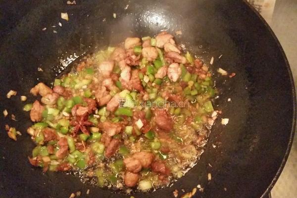 肉丁炒茄子的做法图解3