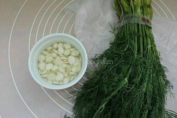 杏仁拌茴香的做法图解1