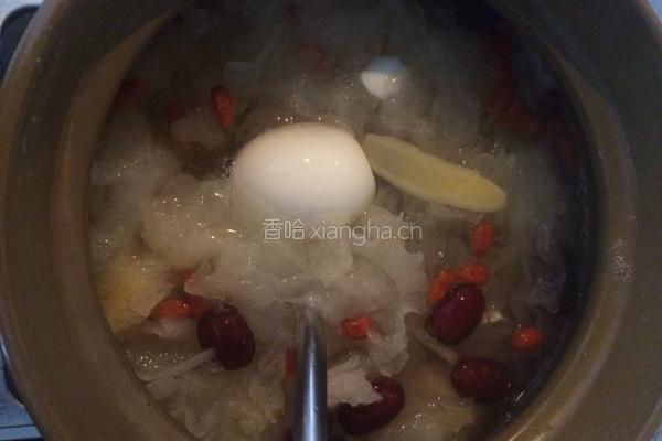 冰糖雪耳雪梨鸡蛋糖水的做法图解12