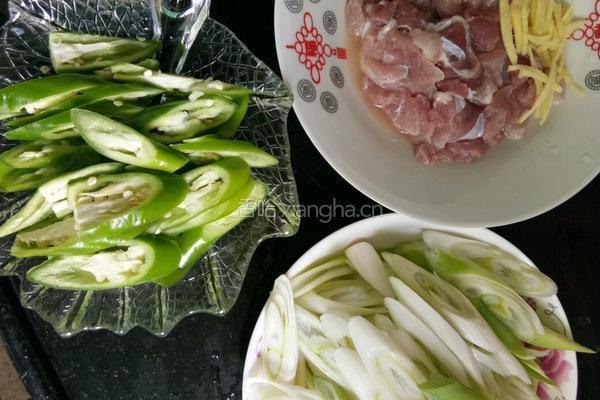 农家小炒肉的做法图解1
