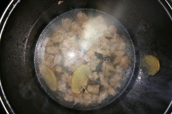 西红柿牛肉汤的做法图解1