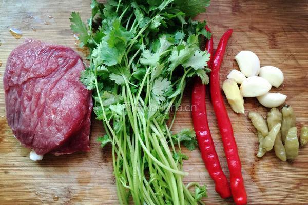 小炒牛肉丝的做法图解1