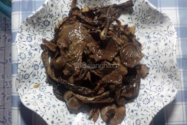 牛肝菌炒肉的做法图解2