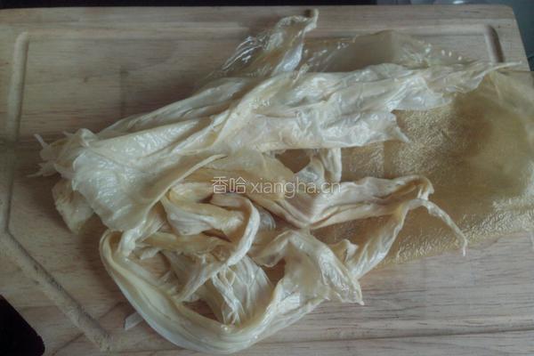 豆皮西红柿肉片汤的做法图解1