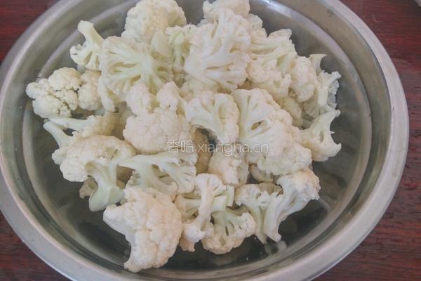 菜椒胡萝卜炒花菜的做法图解1