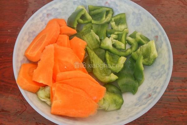 菜椒胡萝卜炒花菜的做法图解2